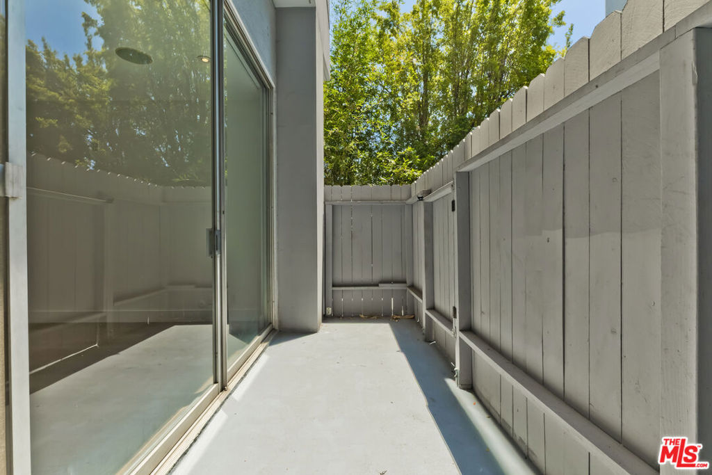 1100 Alta Loma Property Photo 15