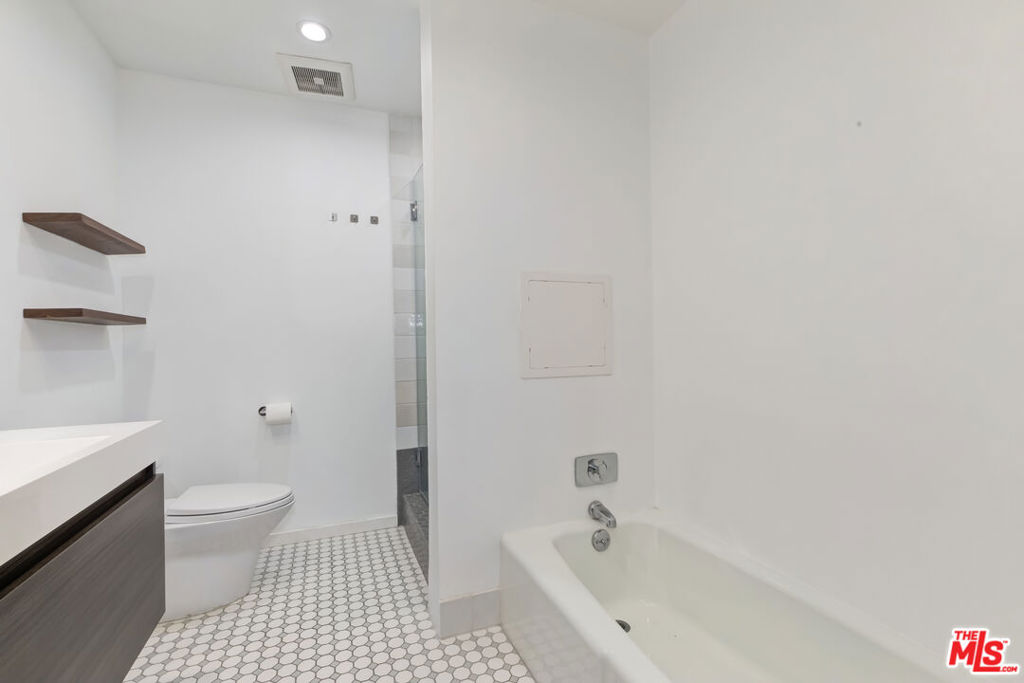 1100 Alta Loma Property Photo 19