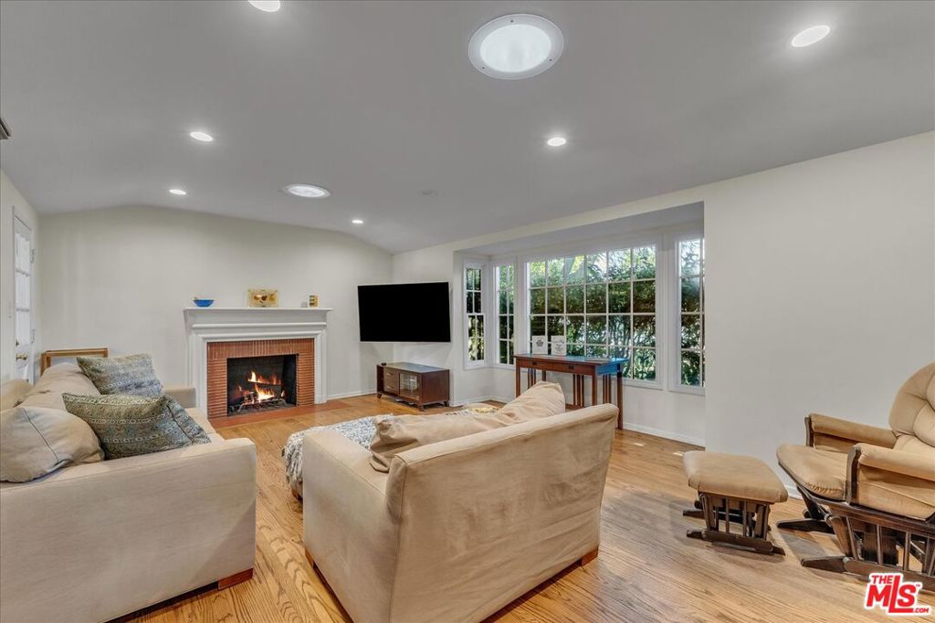 12430 Cumpston Street Property Photo 6