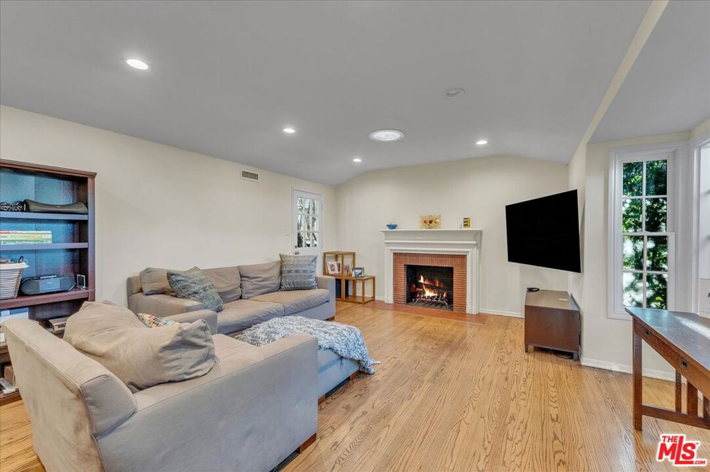 12430 Cumpston Street Property Photo 7