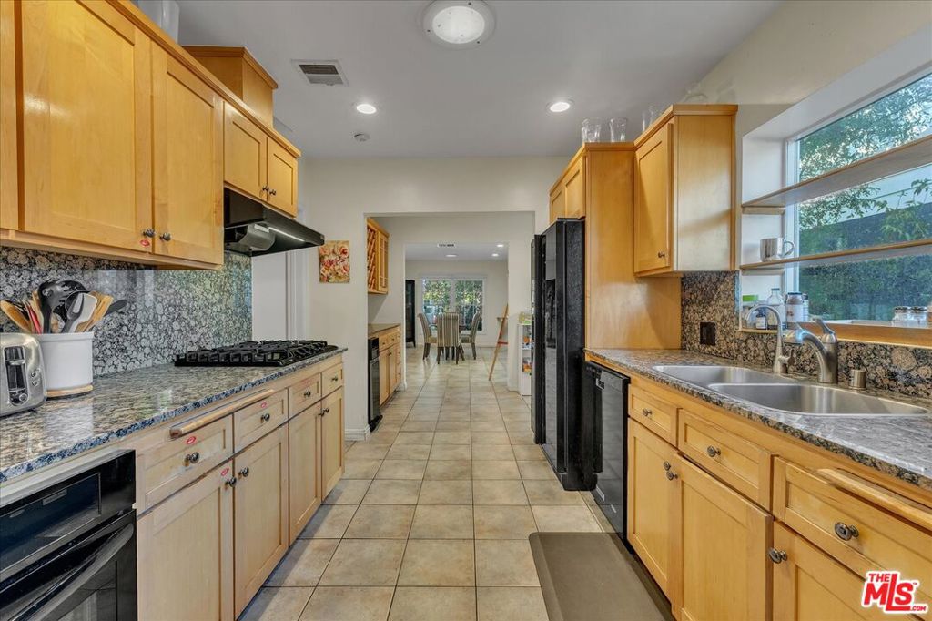 12430 Cumpston Street Property Photo 19