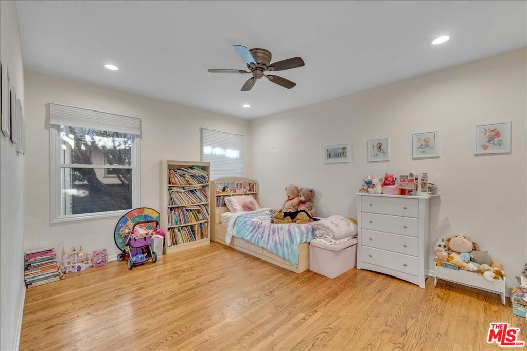 12430 Cumpston Street Property Photo 25