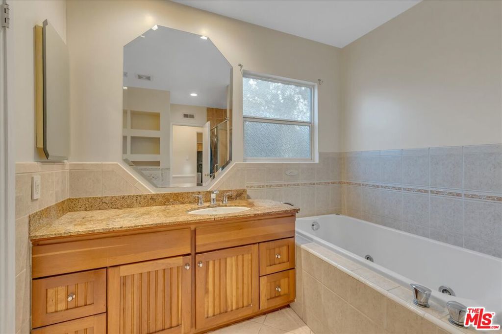 12430 Cumpston Street Property Photo 28