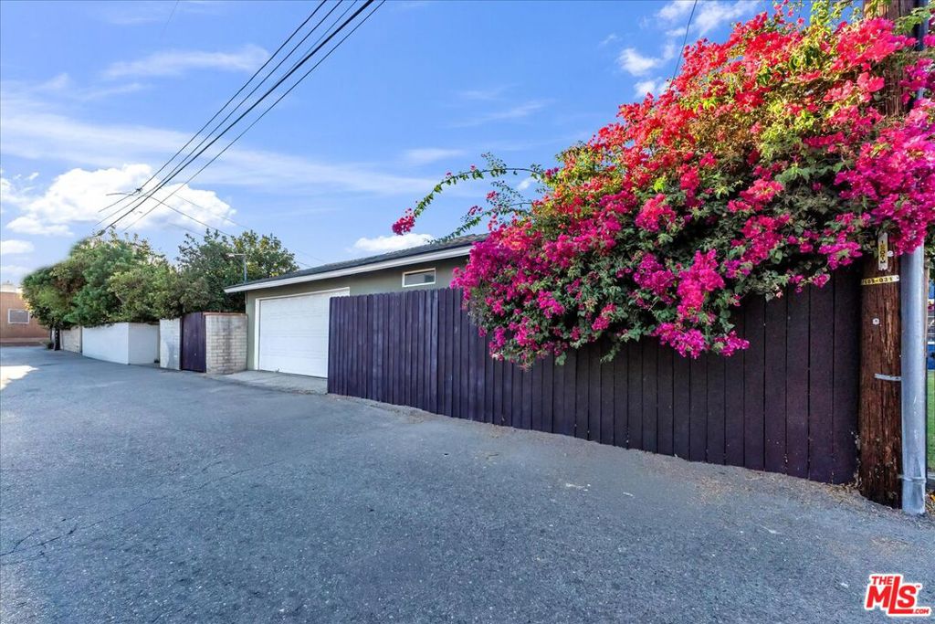 12430 Cumpston Street Property Photo 38