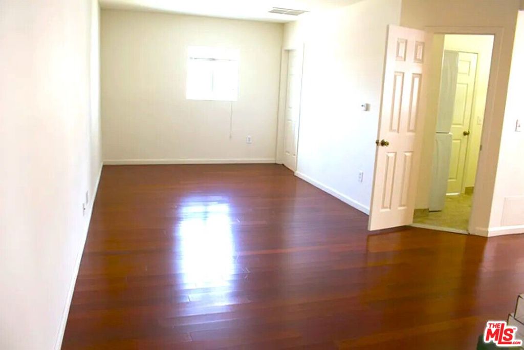 4343 W 4th Street F Property Photo 4