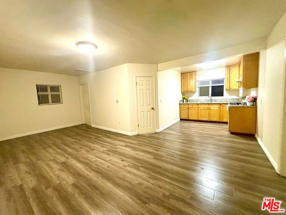 4343 W 4th Street F Property Photo 6
