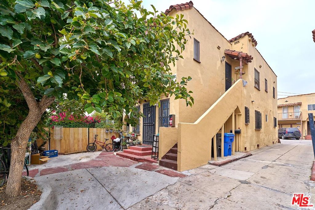 1125 S Ardmore Avenue Property Photo 2
