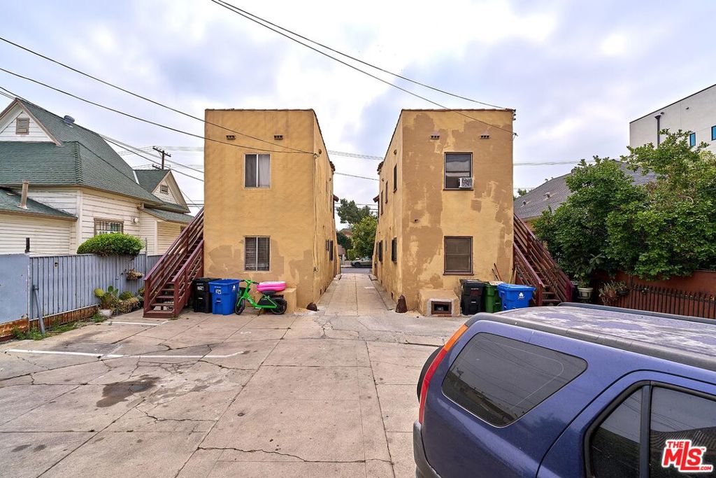 1125 S Ardmore Avenue Property Photo 4