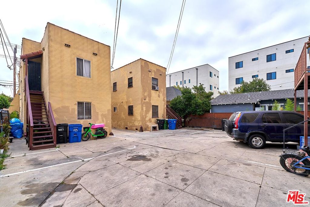 1125 S Ardmore Avenue Property Photo 6