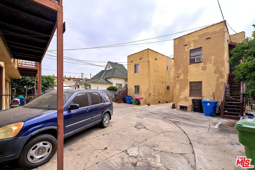 1125 S Ardmore Avenue Property Photo 9