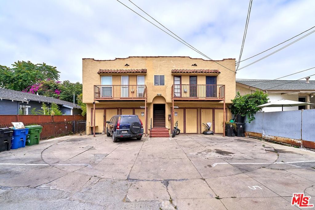 1125 S Ardmore Avenue Property Photo 10