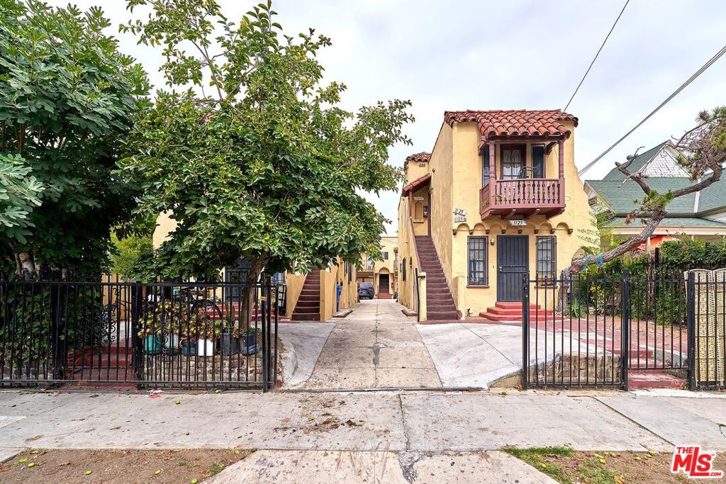1125 S Ardmore Avenue Property Photo 11