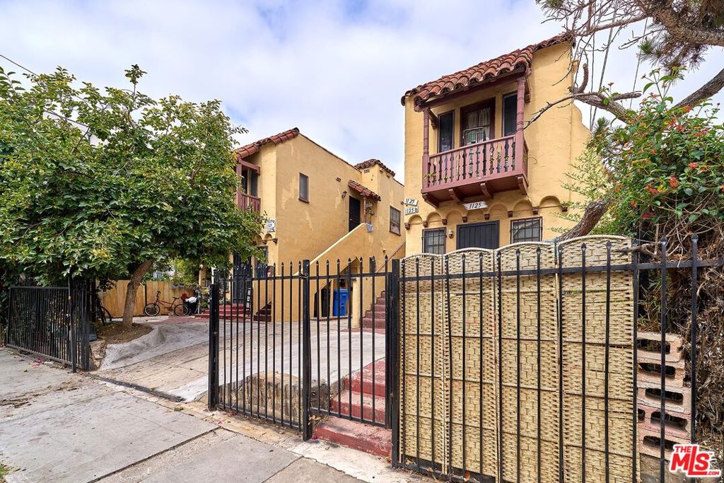 1125 S Ardmore Avenue Property Photo 12