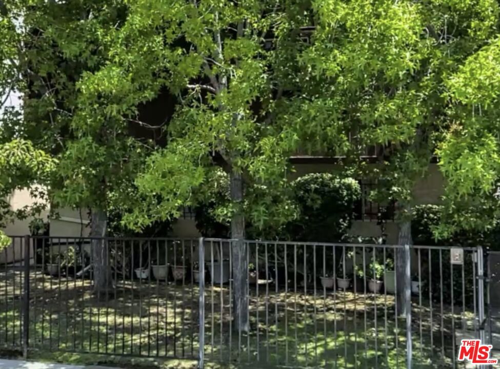 2946 S Western Avenue Property Photo 1