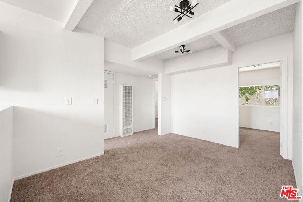2946 S Western Avenue Property Photo 4