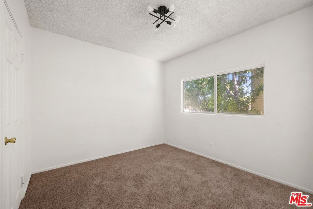 2946 S Western Avenue Property Photo 6