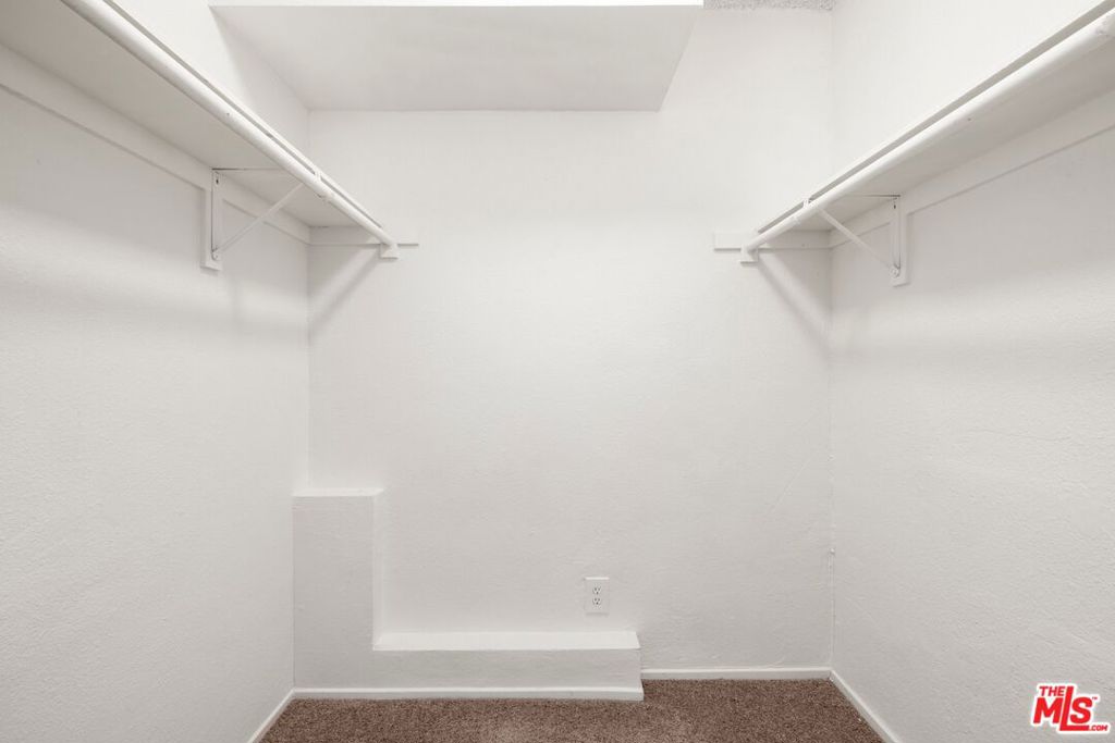 2946 S Western Avenue Property Photo 7