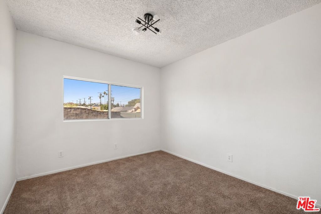 2946 S Western Avenue Property Photo 9
