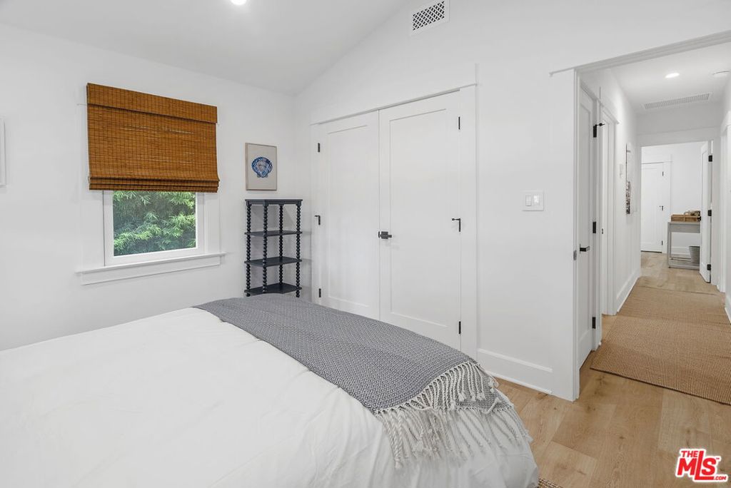 204 S Broadway Property Photo 18