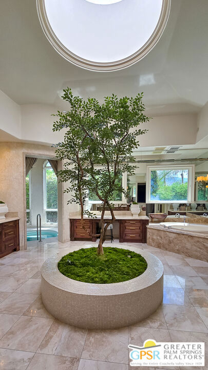 1 Saint Petersburg Court Property Photo 44