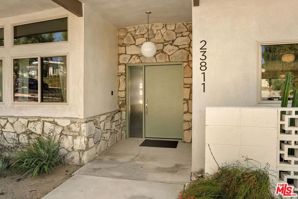 23811 Berdon Street Property Photo 3