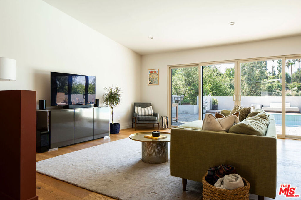 23811 Berdon Street Property Photo 6