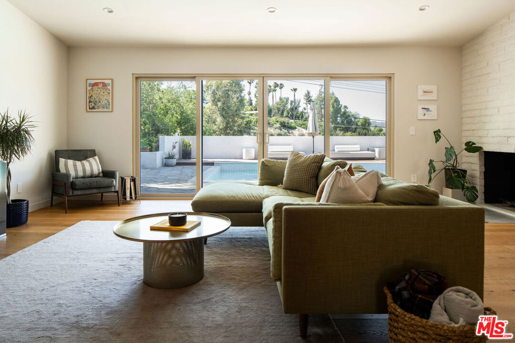 23811 Berdon Street Property Photo 7