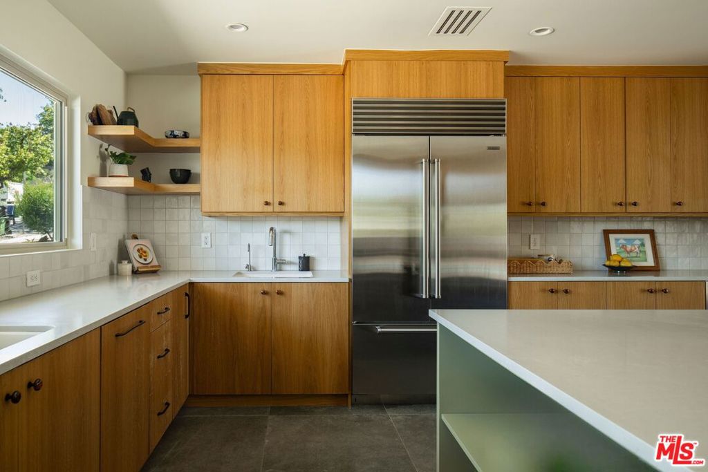 23811 Berdon Street Property Photo 15
