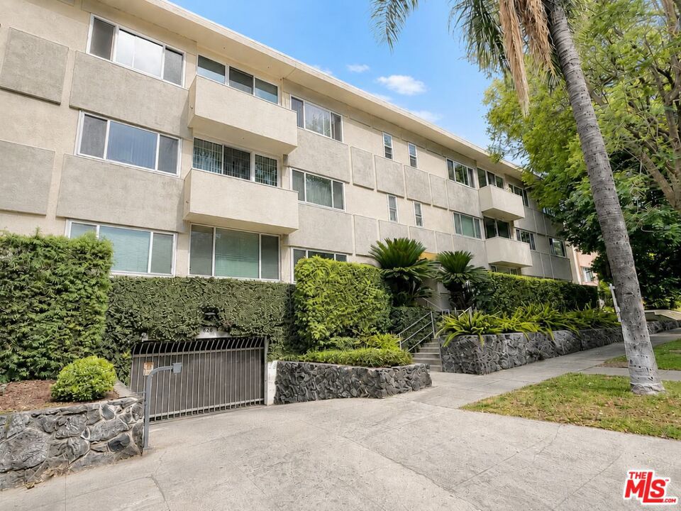 1525 N Hayworth Avenue 107 Property Photo 2