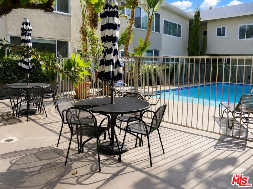 1525 N Hayworth Avenue 107 Property Photo 5