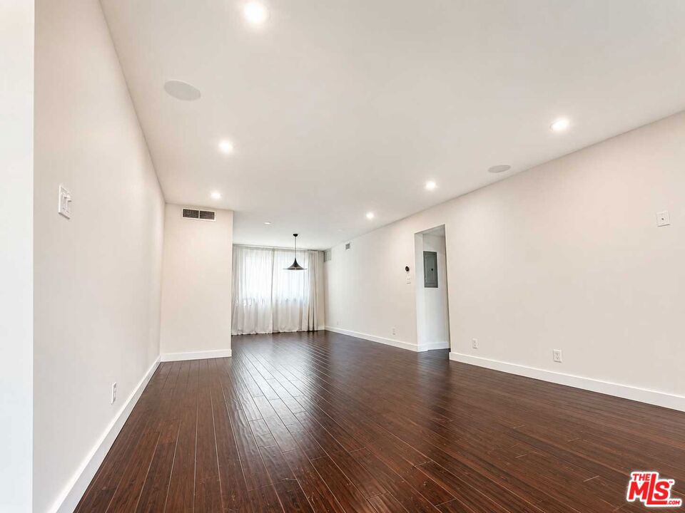 1525 N Hayworth Avenue 107 Property Photo 9