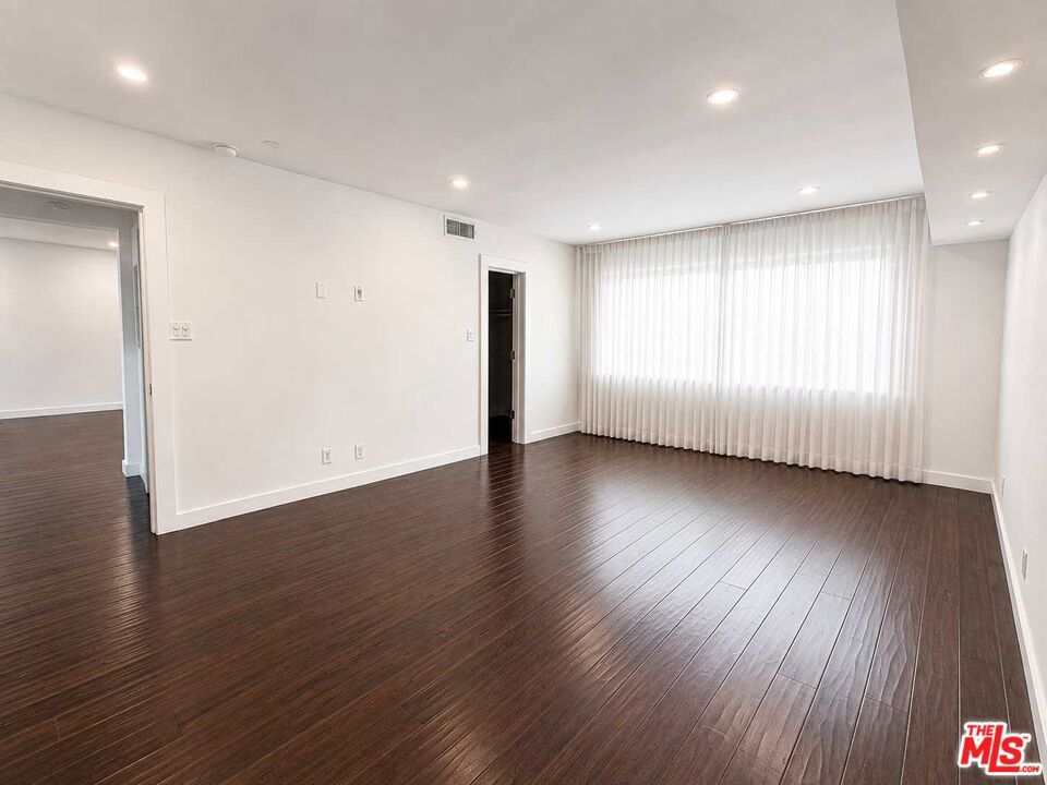 1525 N Hayworth Avenue 107 Property Photo 19