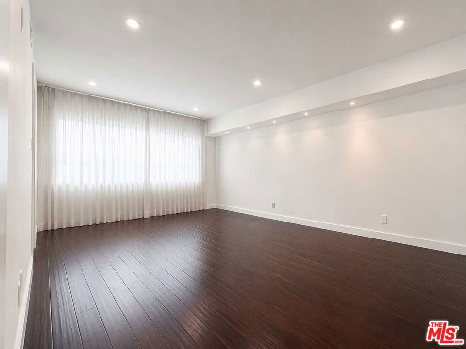 1525 N Hayworth Avenue 107 Property Photo 20