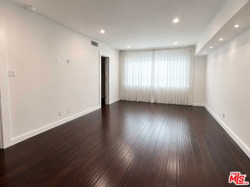 1525 N Hayworth Avenue 107 Property Photo 21