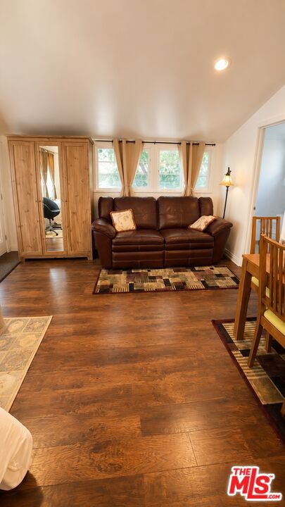 5240 Buffalo Property Photo 6