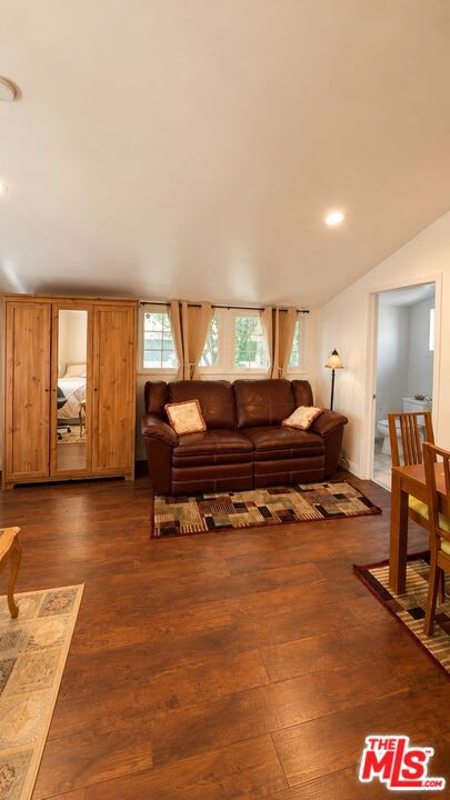 5240 Buffalo Property Photo 7