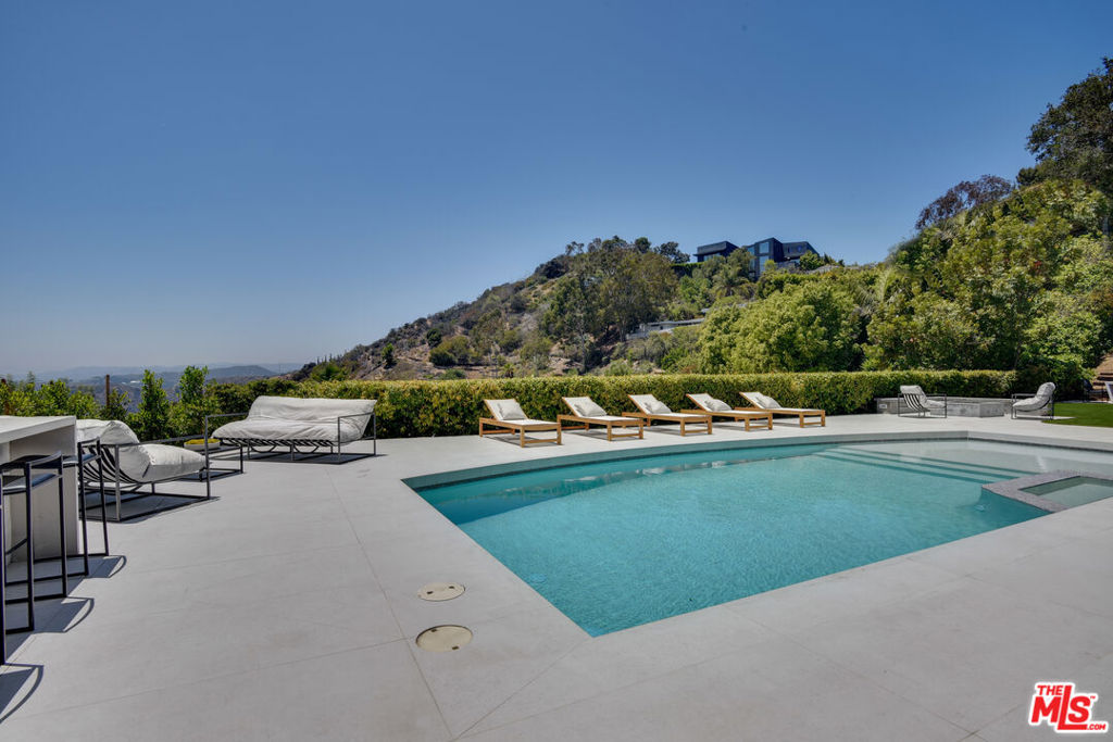 8908 Alto Cedro Drive Property Photo 33