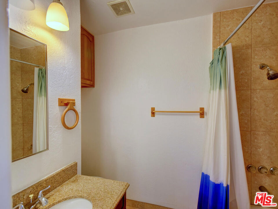 1540 N Fuller Avenue 9 Property Photo 6