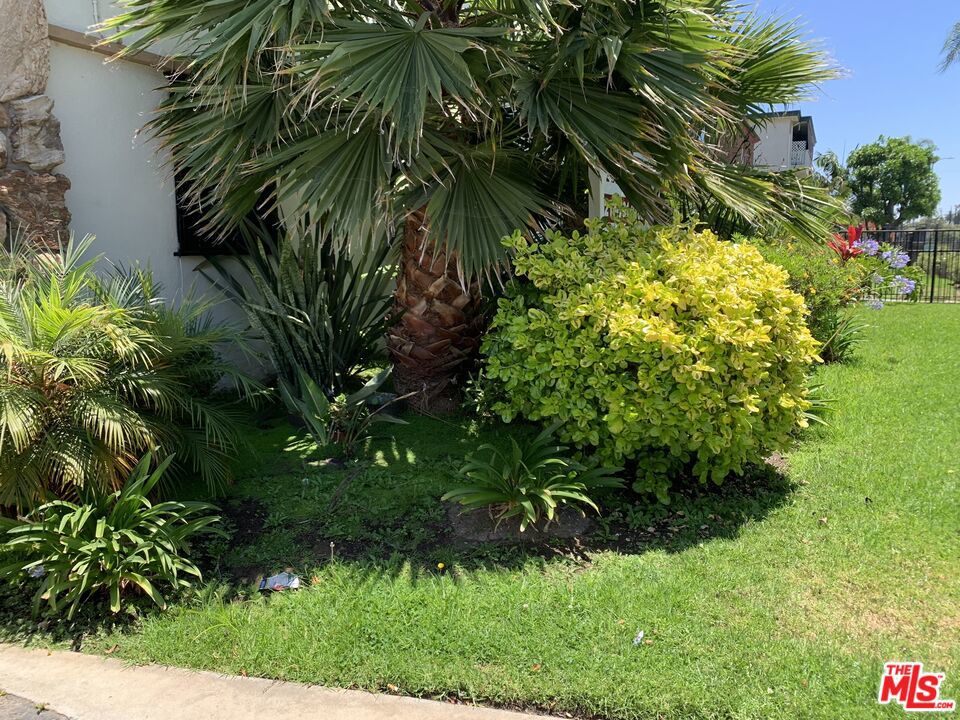 1330 S Wilton Place 9 Property Photo 16