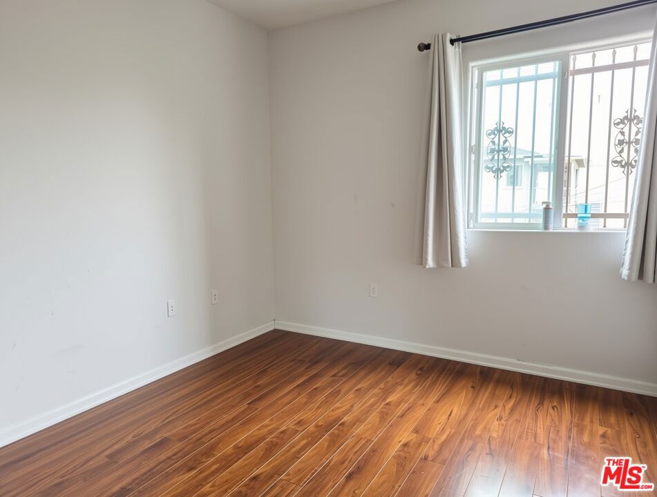 1026 S Oxford Avenue 204 Property Photo 3