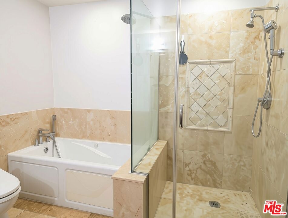 1026 S Oxford Avenue 204 Property Photo 5
