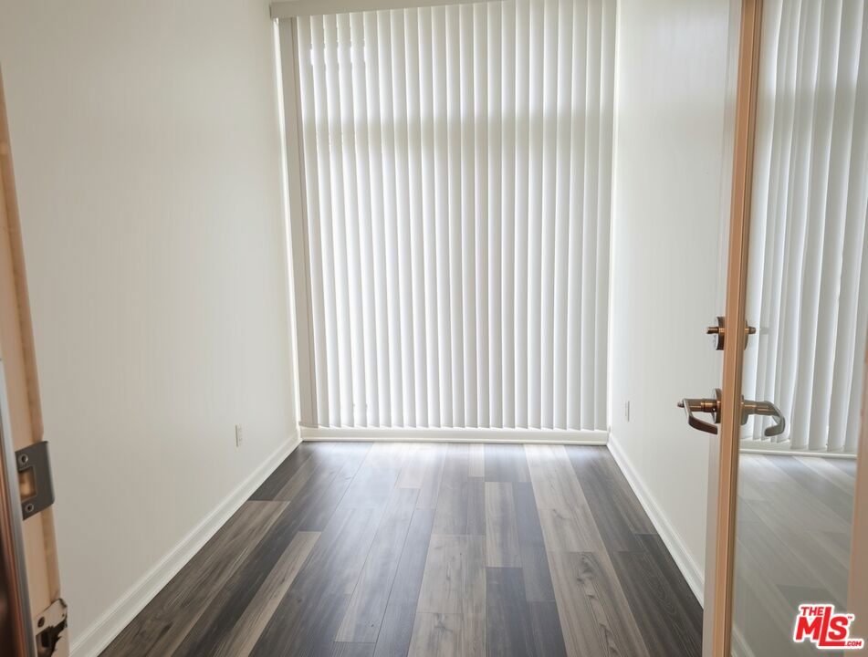 1026 S Oxford Avenue 204 Property Photo 8