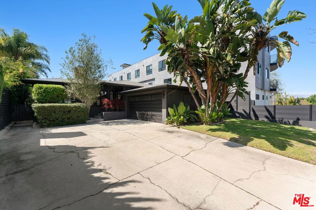 1903 Preuss Road Property Photo 2