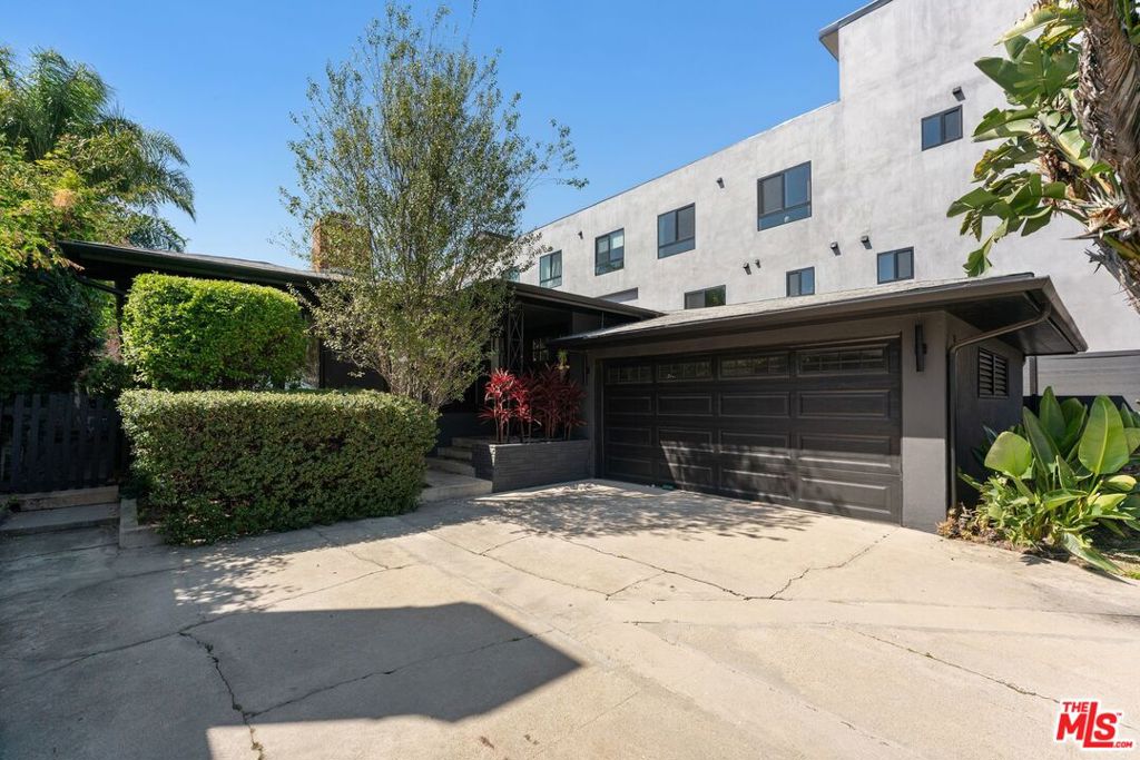 1903 Preuss Road Property Photo 3