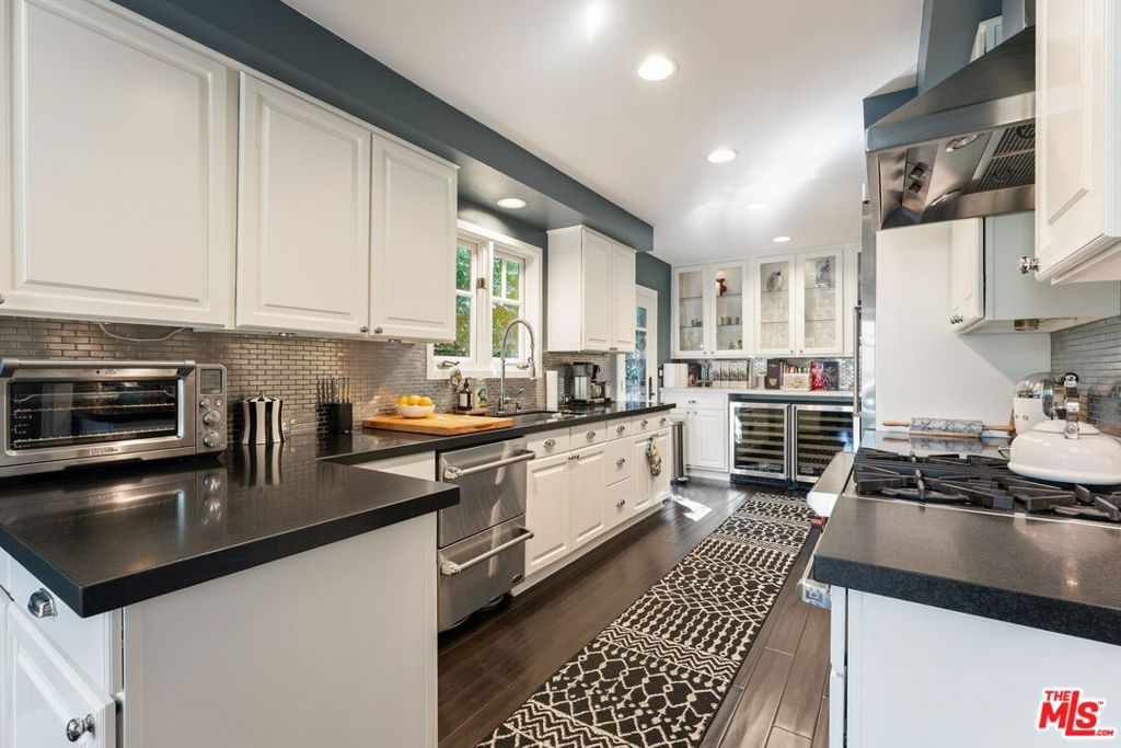 1903 Preuss Road Property Photo 14