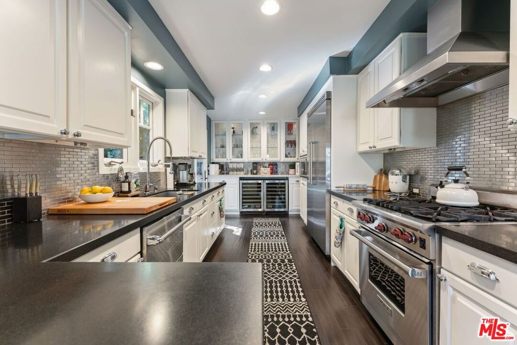 1903 Preuss Road Property Photo 15