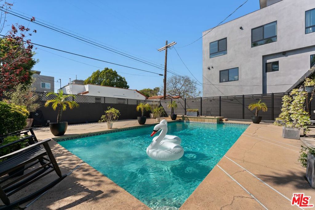 1903 Preuss Road Property Photo 35