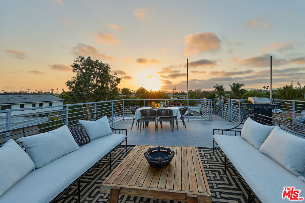 1076 Palms Boulevard Property Photo 3