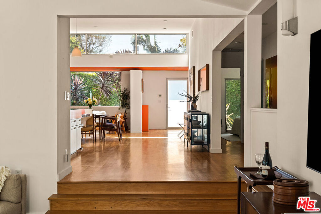 1076 Palms Boulevard Property Photo 6