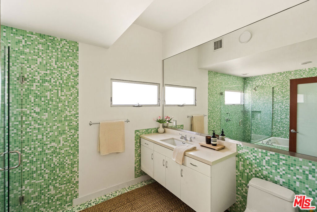 1076 Palms Boulevard Property Photo 11